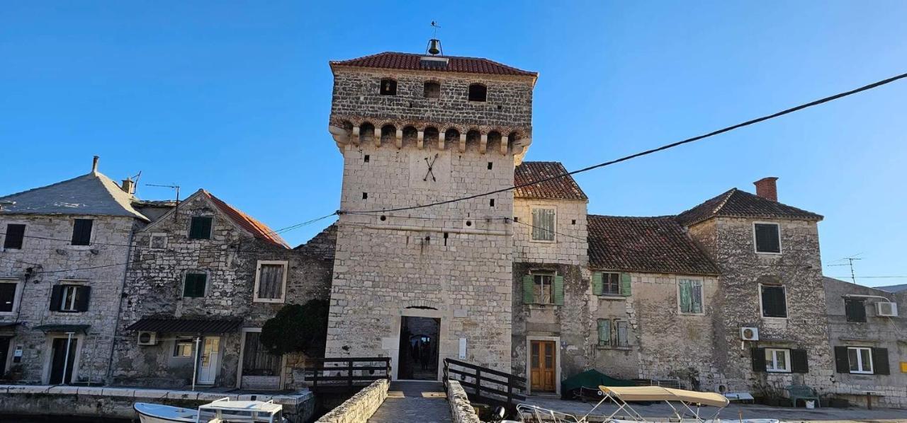 Apartmani Le-Lu Kastela Exterior photo